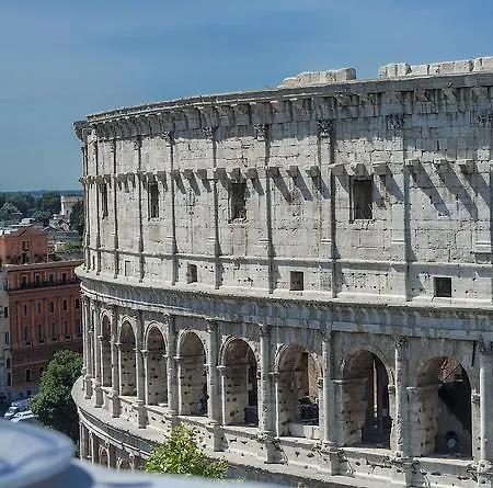 Colosseum Corner Рим