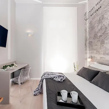 Colosseum Corner روما