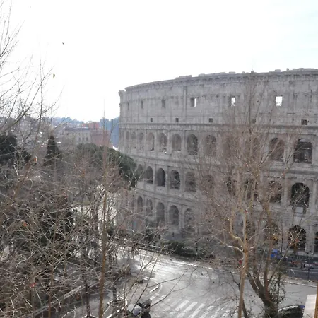 Colosseum Corner