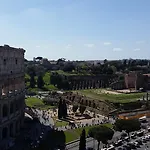 Colosseum Corner Roma