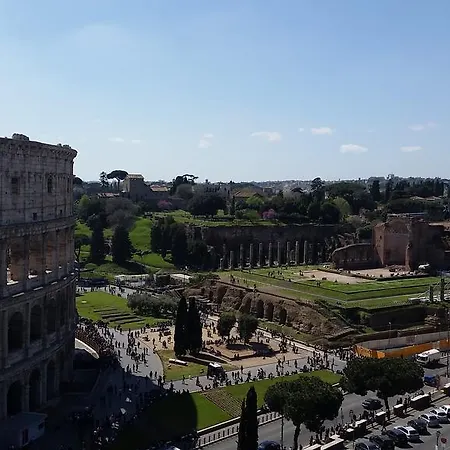 Colosseum Corner Рим